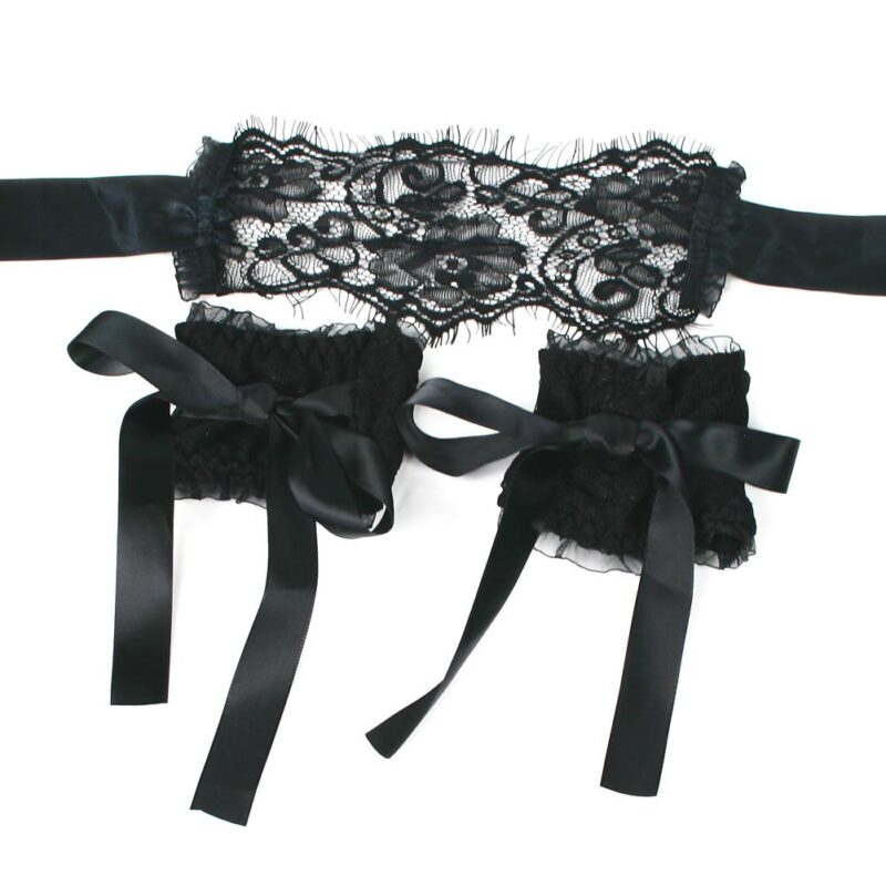 Black lace mask and wrist restraint set - Image 2